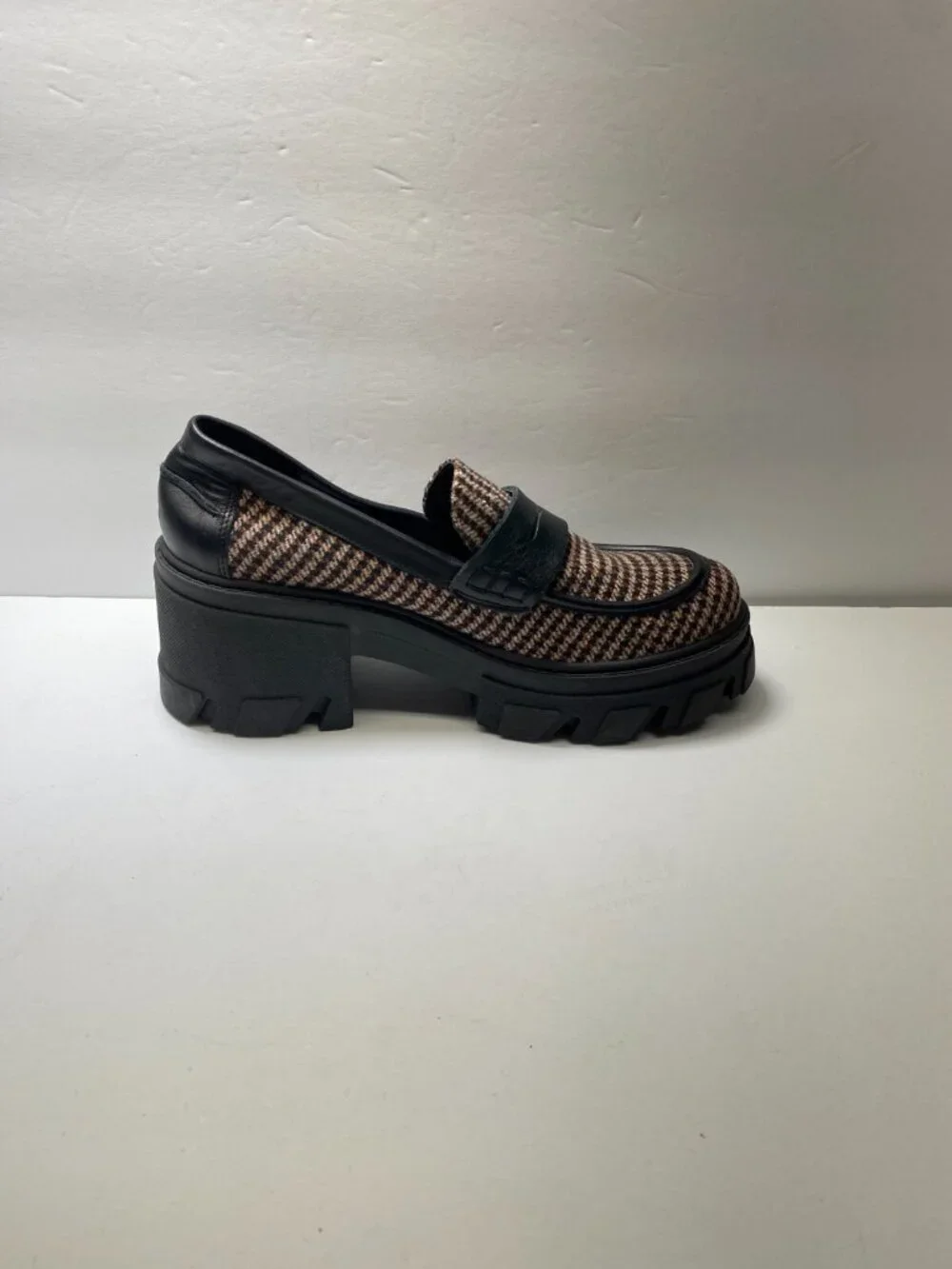 Steve Madden Women's Beth Heel Brown Plaid Loafer Sz 10